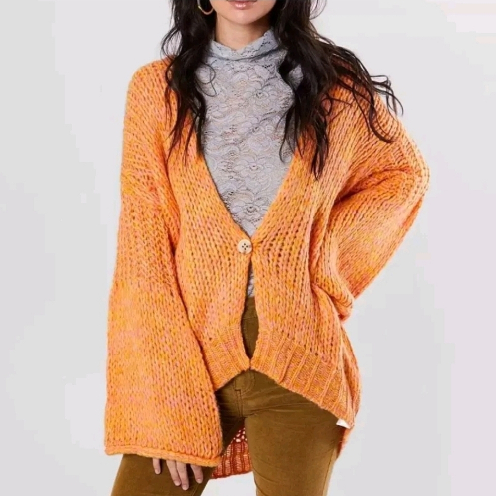 Free People Hometown Cardigan sz Med. Perfect like new condition.